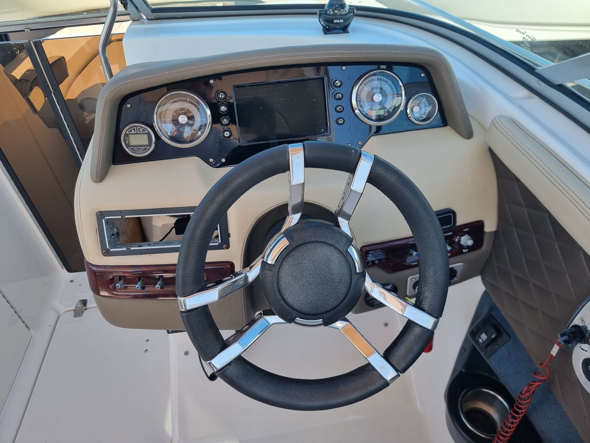 Regal 27 fasdeck