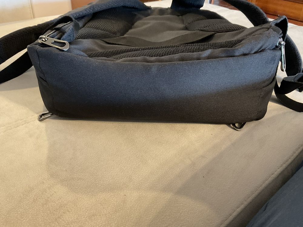 Mochila Preta para Portátil – Espaçosa, Vários Compartimentos