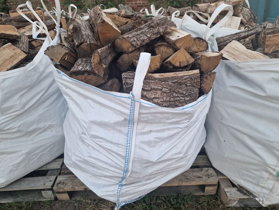 Drewno kominkowe liściaste ( dąb, brzoza)