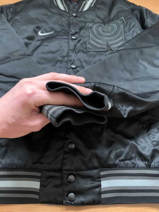 Бомбер Nike чорний L розмір