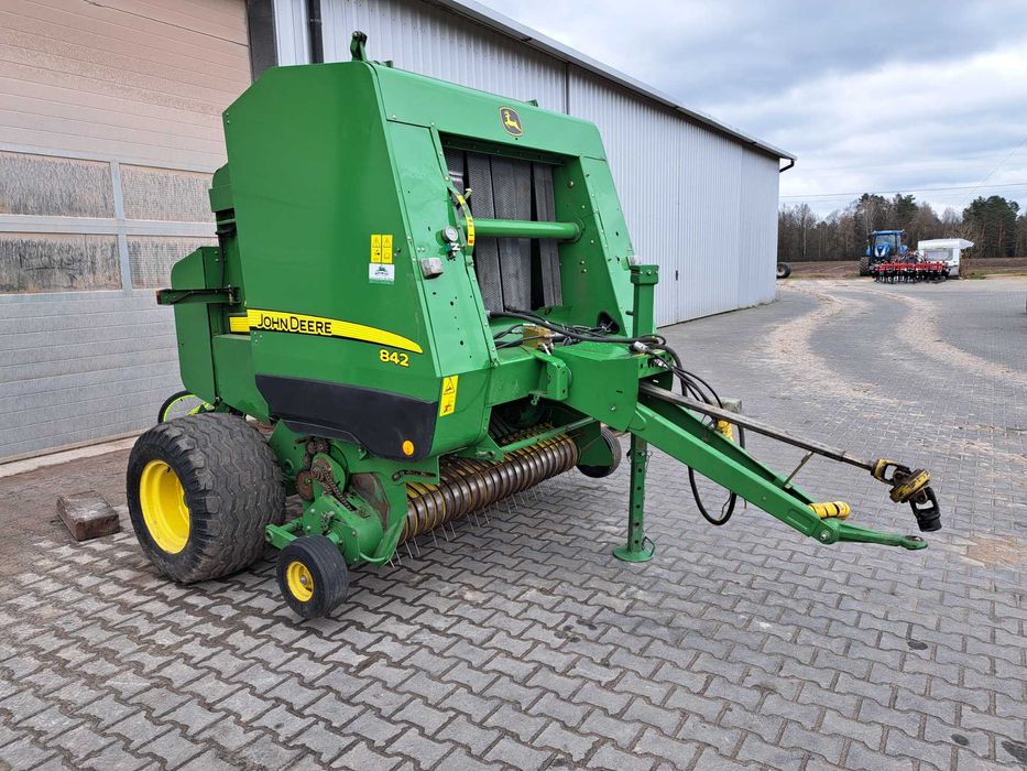 John Deere 842  prasa pasowa