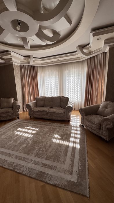 Диван та два крісла.Ціна  17000 тис. Гривень