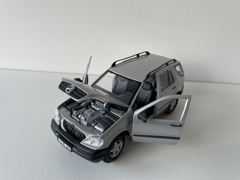 34. Model Mercedes ML 1:24 Maisto (nie bburago welly)