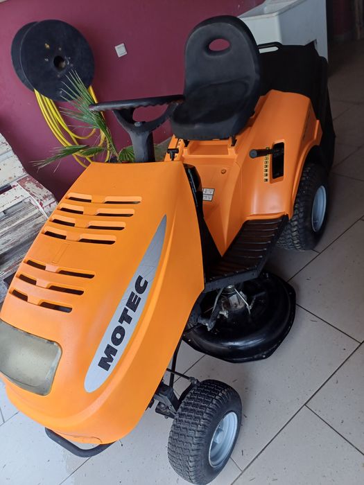 Trator corta relva com cesto 14.5cv