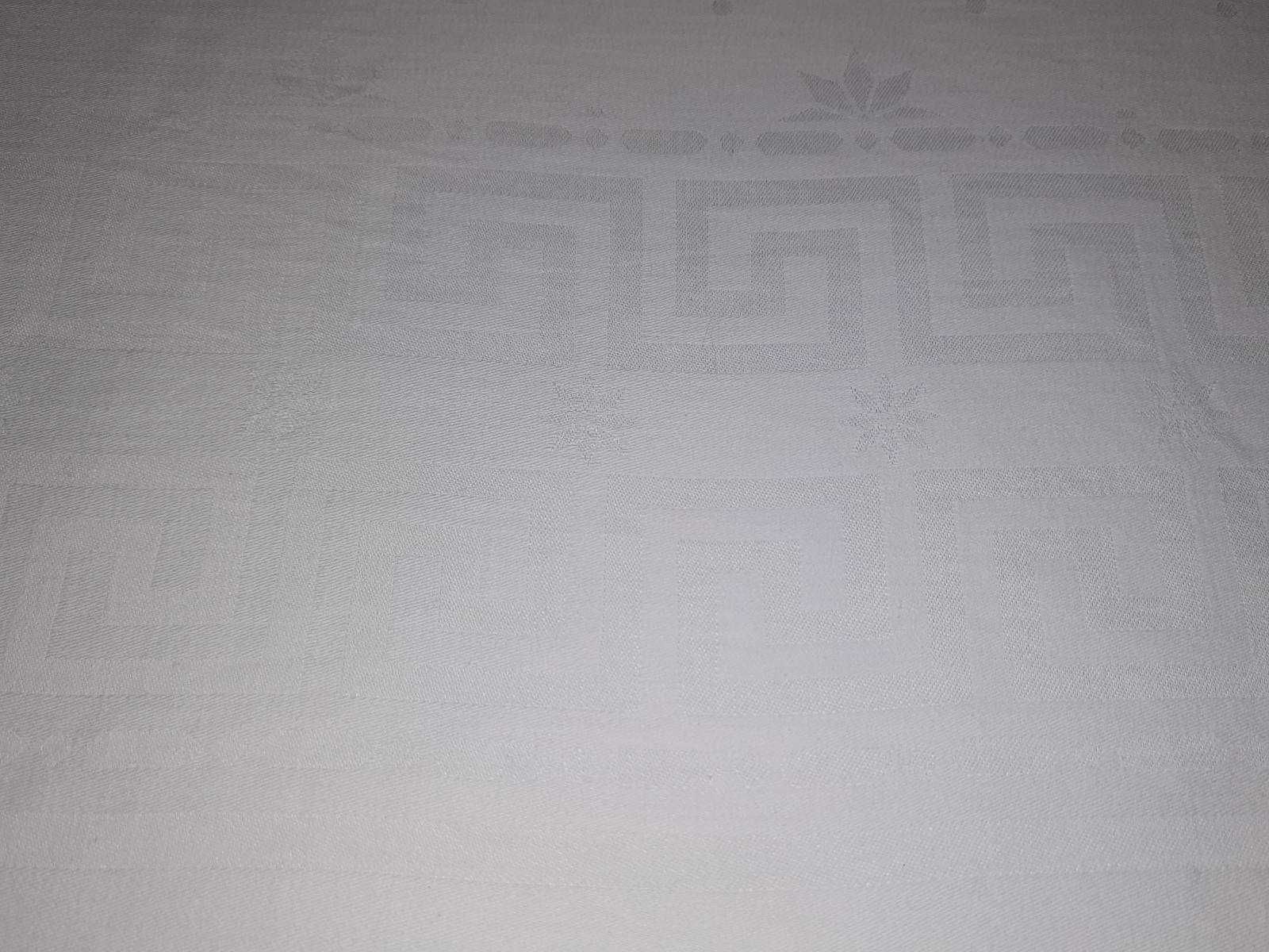 Белая льняная скатерть с греческим рисунком меандр. 220см 125cм.