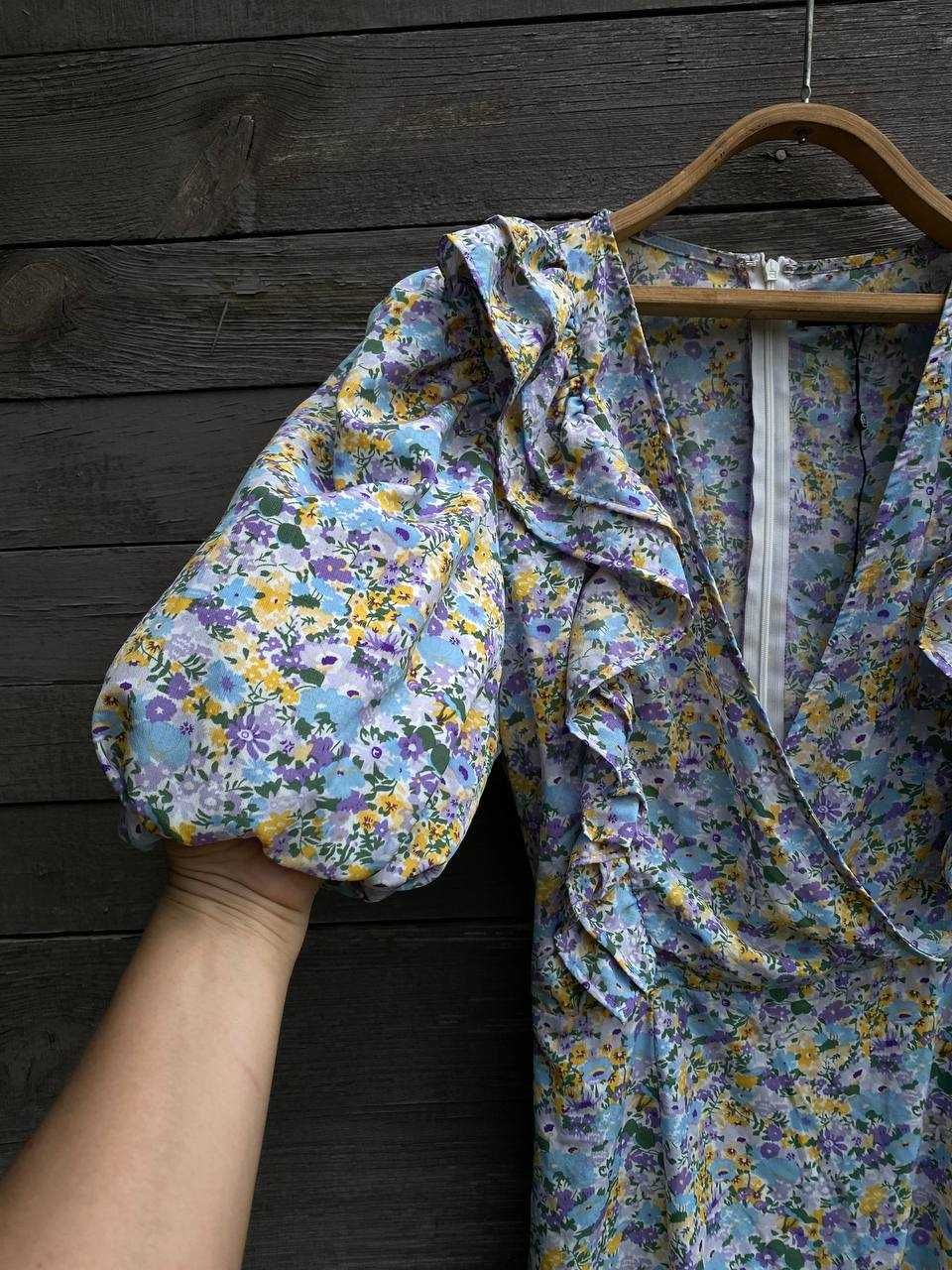 Квіткова коротка сукня на запах Missguided з рукавами буф