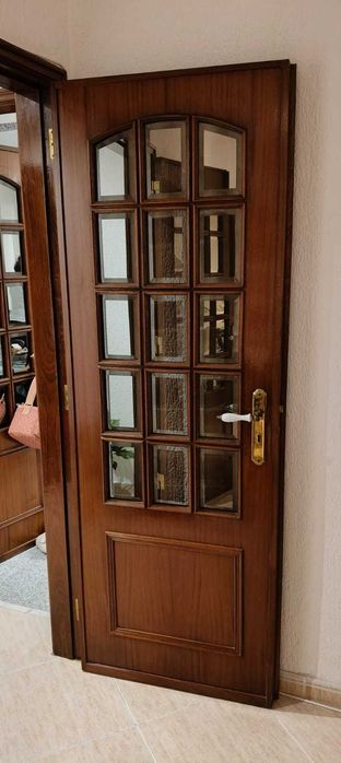 Portas duplas de sala com vidros