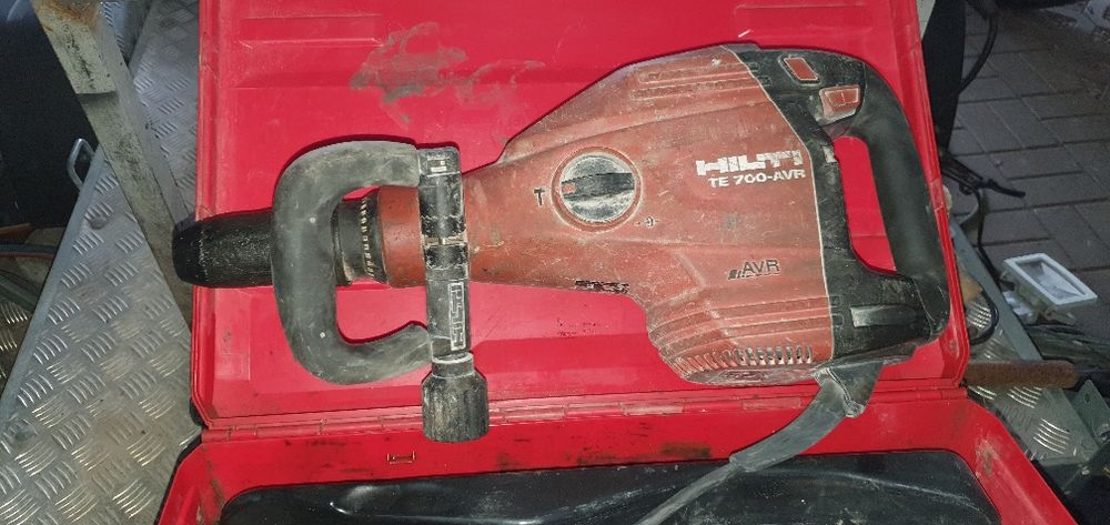 Młot wyburzeniowy hilti TE 700 AVR