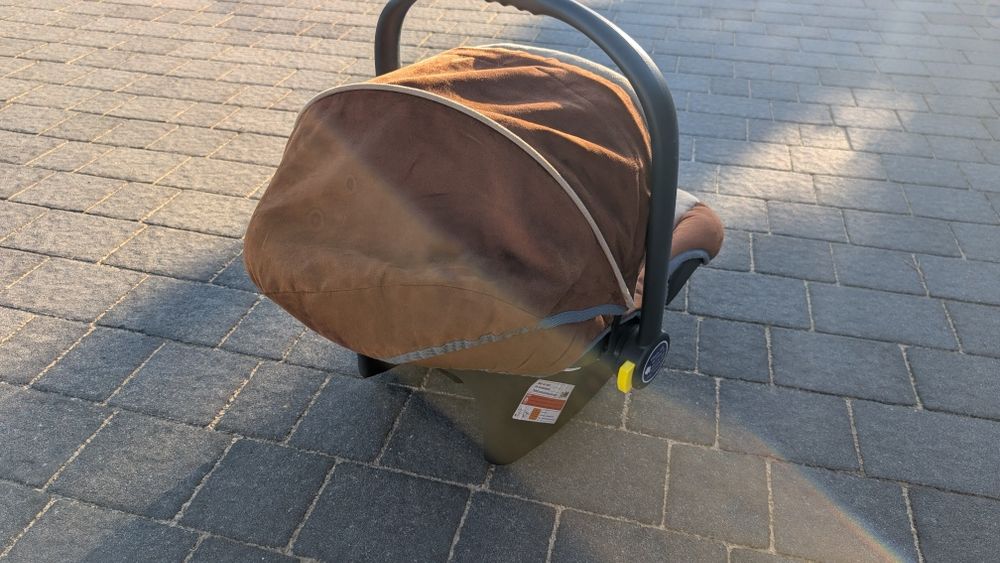 Fotelik samochodowy dla dziecka, nosidło