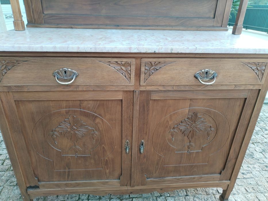 Móvel antigo (+180 anos)