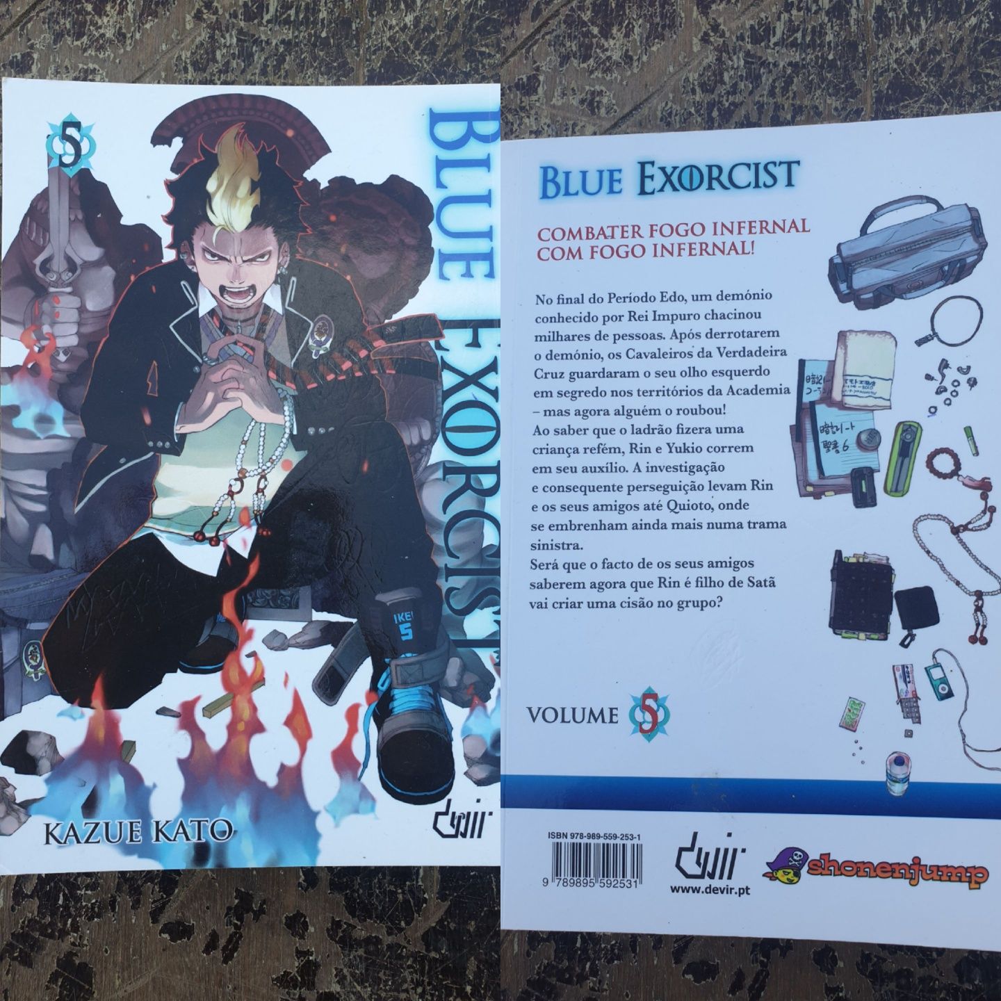 Banda desenhada manga Blue exorcist e Naruto
