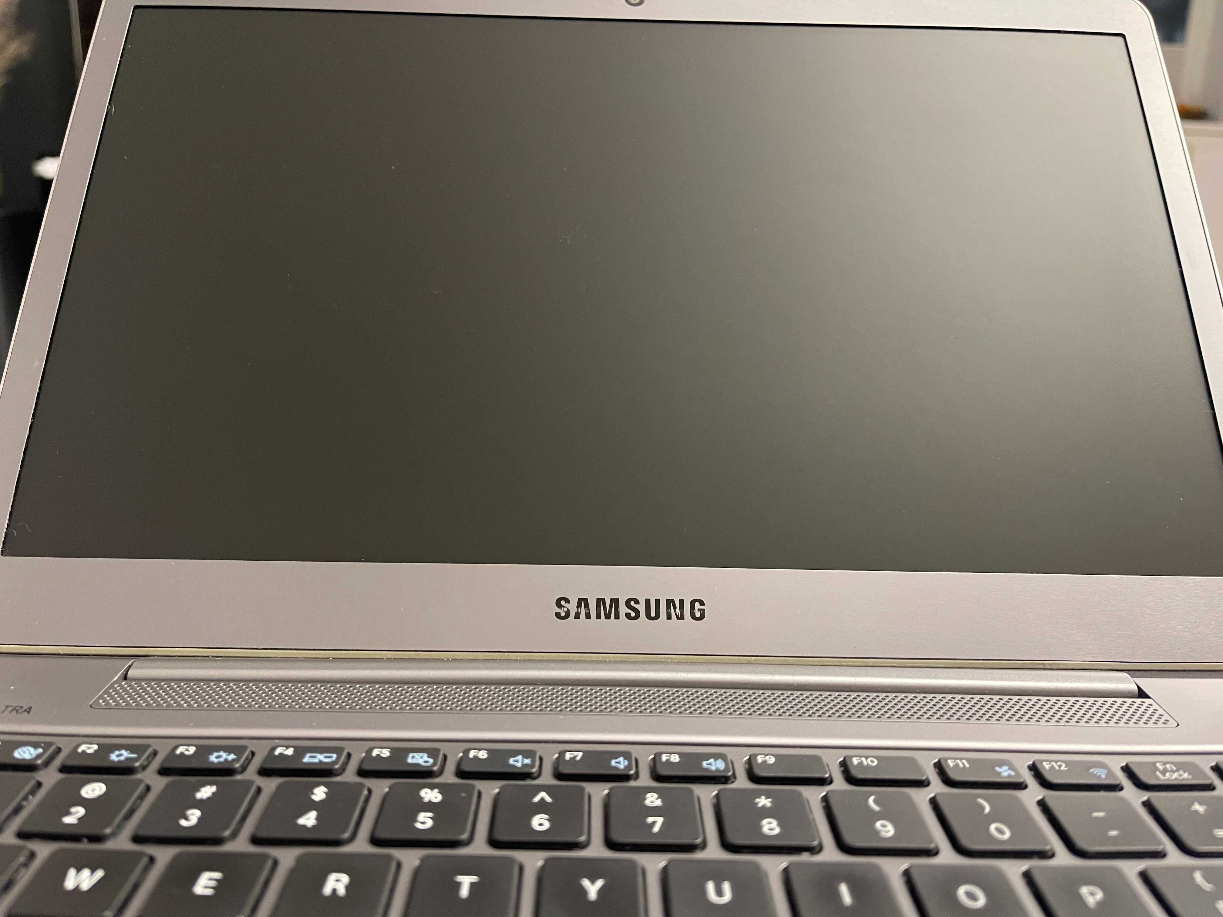 Laptop Samsung Ultrabook Series 5 NP530U33