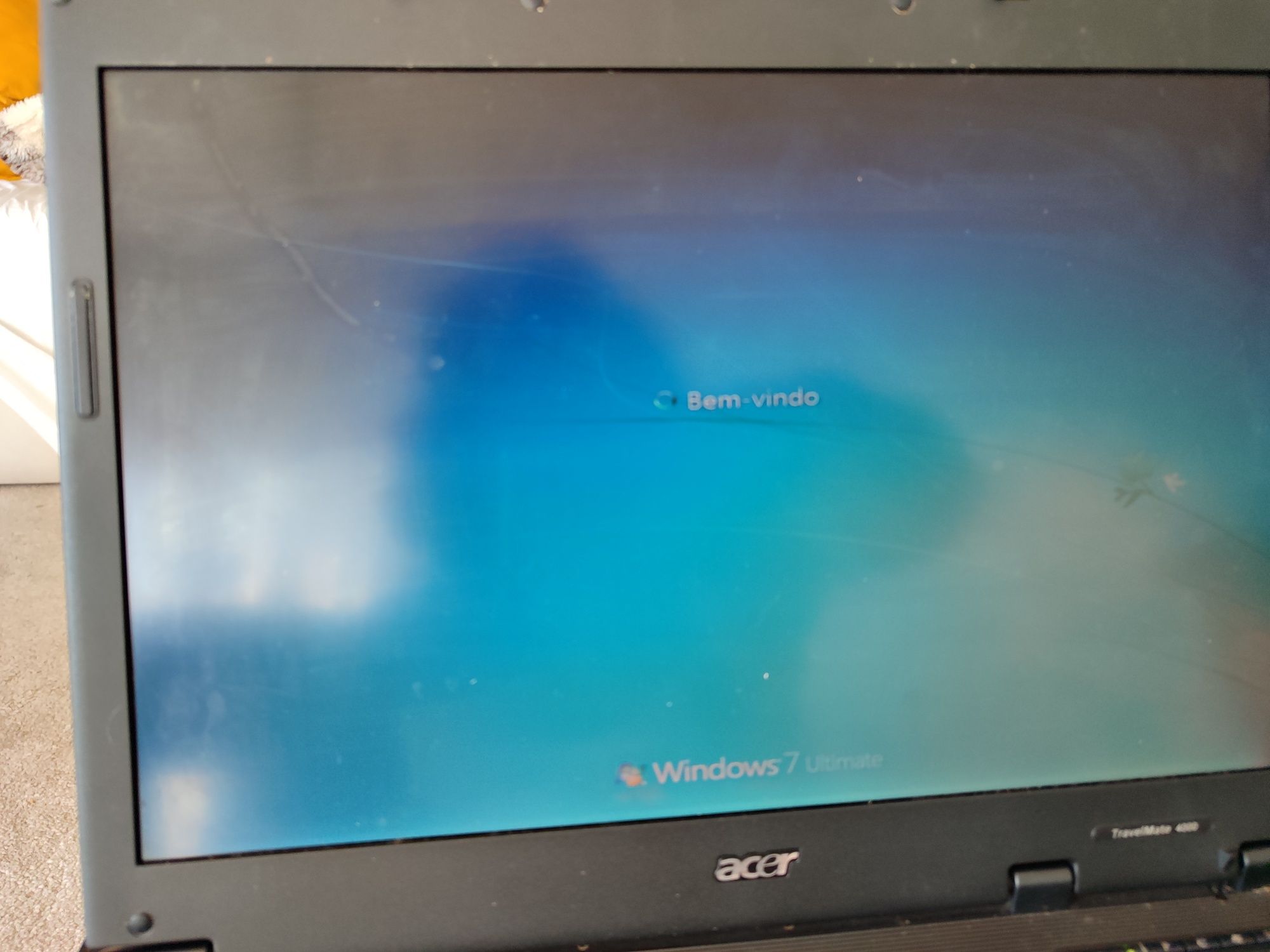 Computador portátil Acer a funcionar