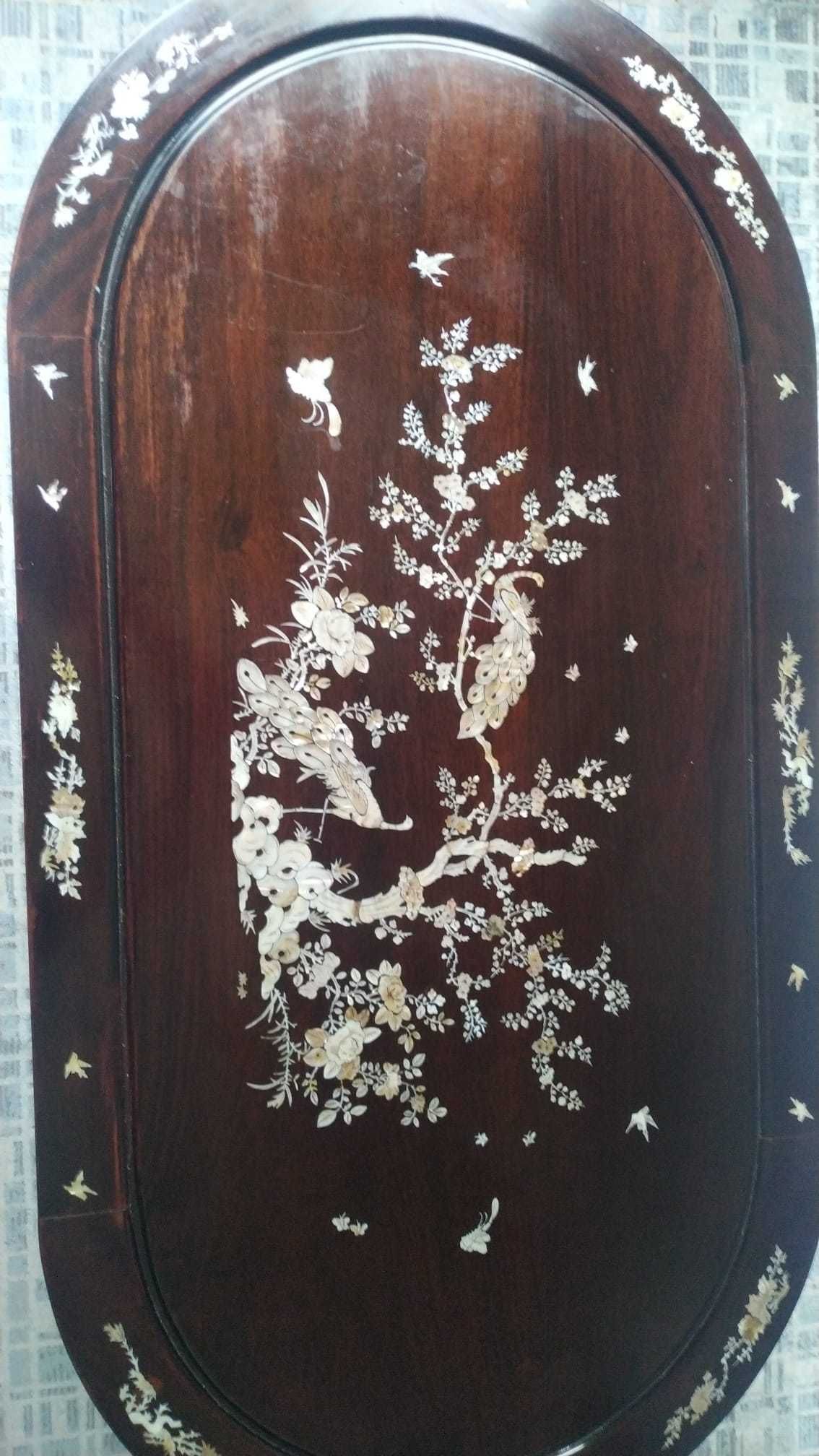 Mesa de centro pau rosa com incrustrações em madre pérola