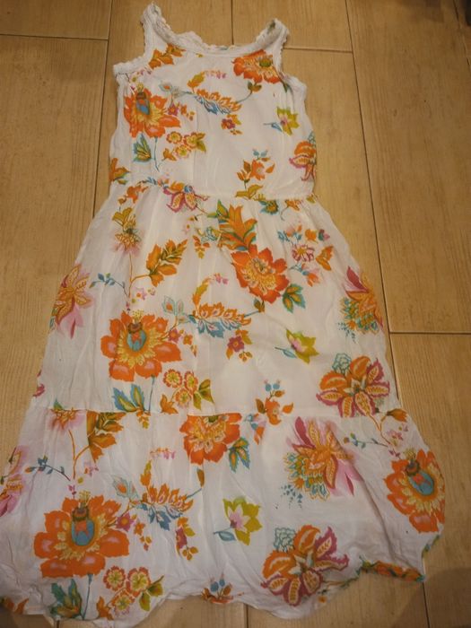 Piękna sukienka gap 134 140 cm przewiewna cudo nowa