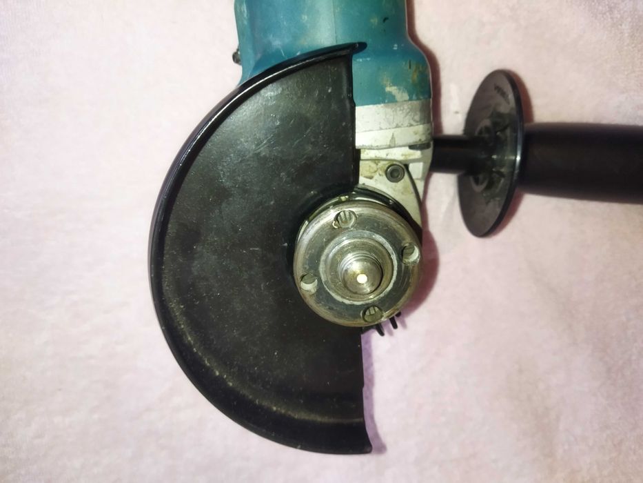 Болгарка угловая,шлифмашинка MAKITA 9565CVR.