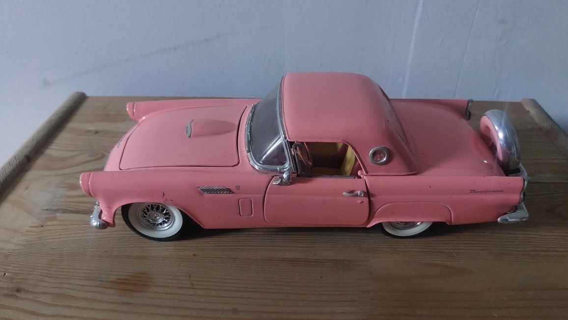 Ford Thunderbird 1:18 Revell