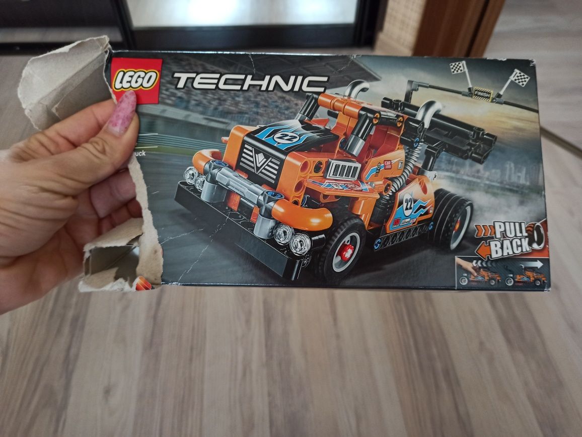 LEGO Technic 42104 Гоночна вантажівка 2 в 1 , оригінал