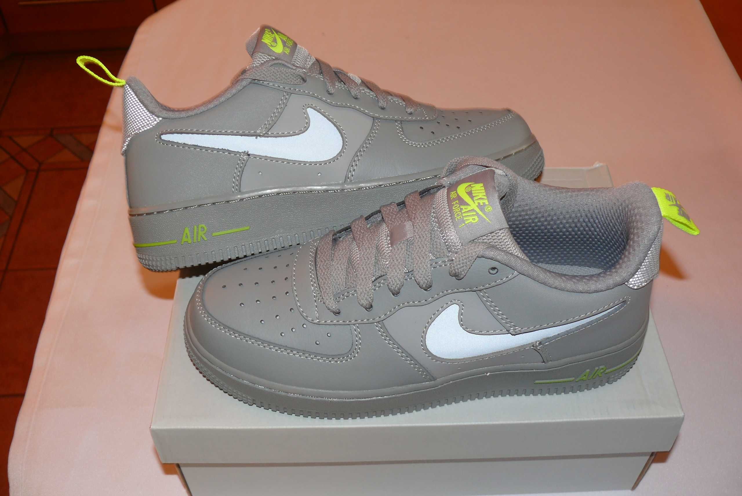 Buty oryginalne NIKE AIR FORCE 1  07 LV8 GS 39 EU  24,5 CM