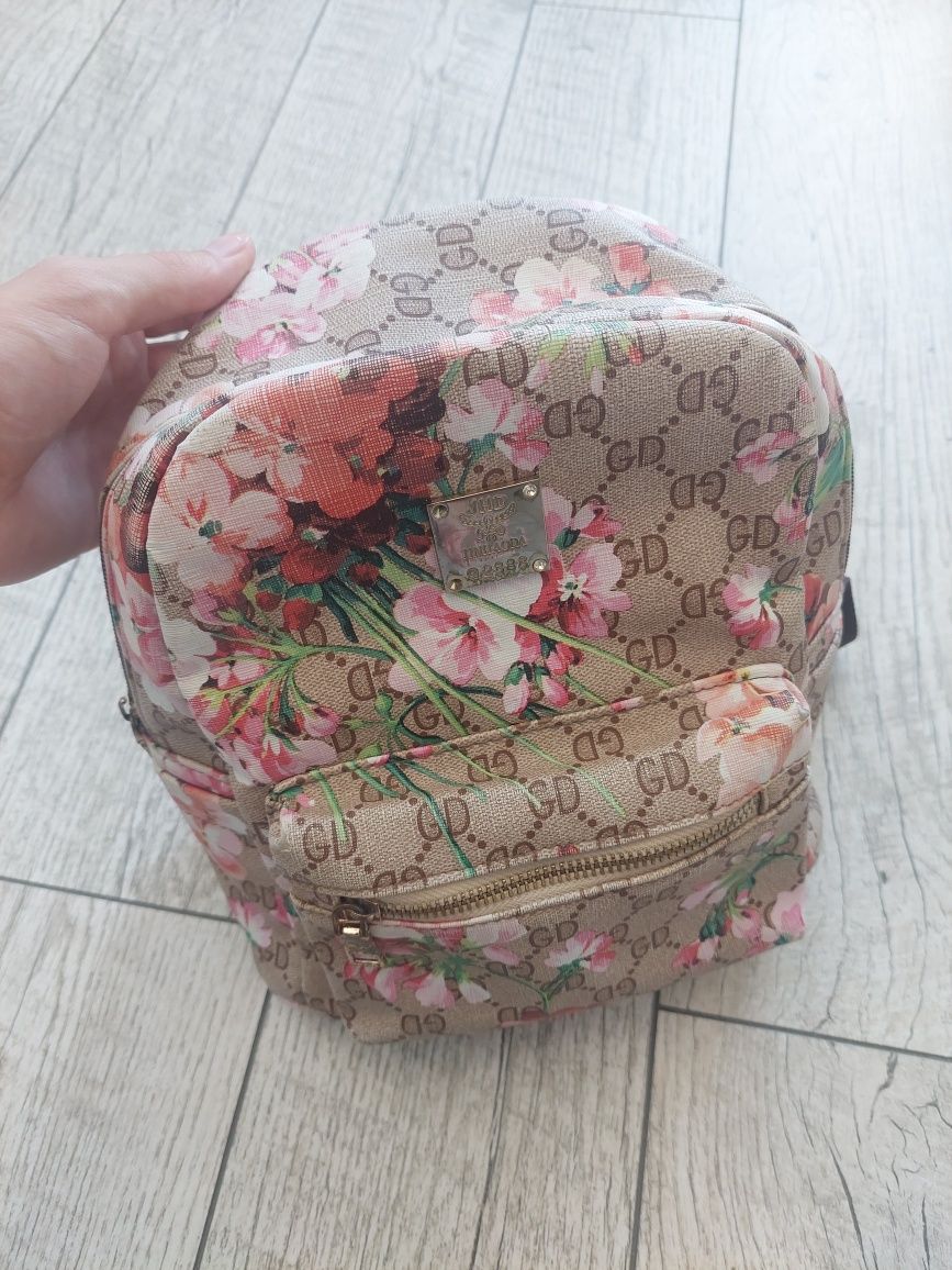 Рюкзак городской с цветочным принтом женский