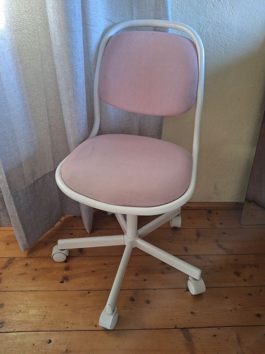 Krzesło biurowe dla dzieci IKEA orfjall białe różowe