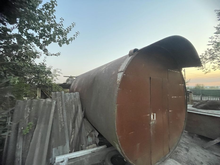 Продам металеву діжку 6.5 м  х 2 м