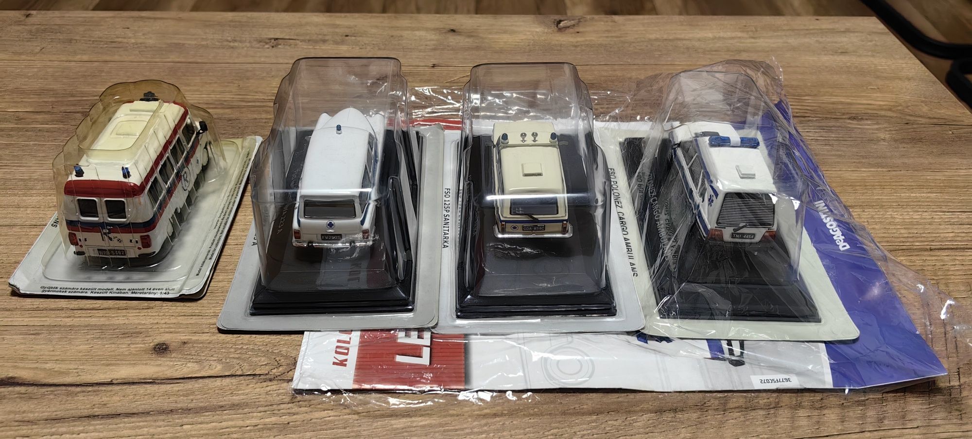 Zestaw Sanitarka 1:43 Nysa 522 Warszawa 223A Fiat 125P Polonez Cargo
