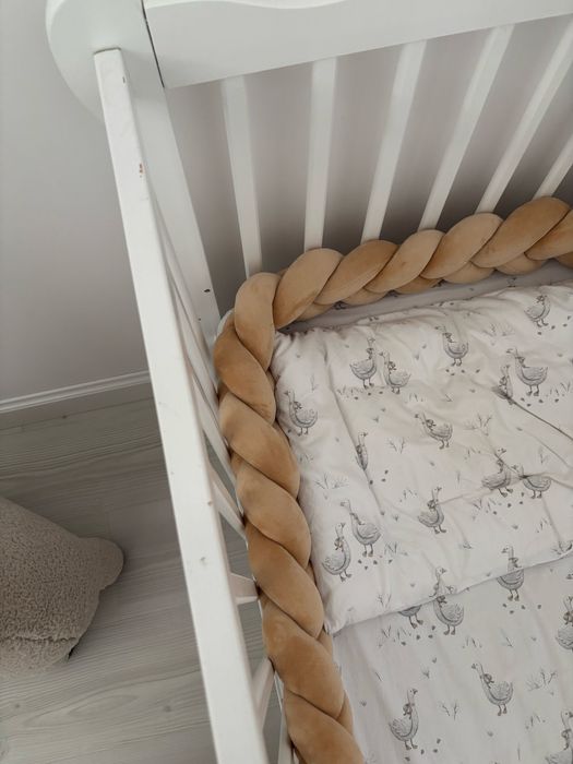 Biale drewniane łóżeczko +materac