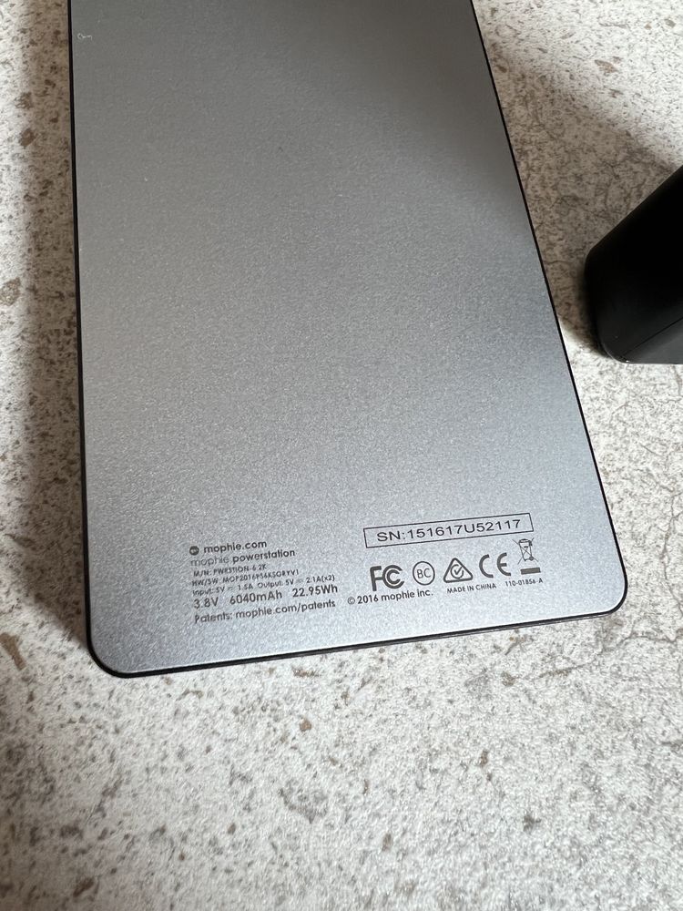 Павербанк повербанк mophie zagg