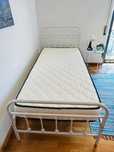 Cama de Solteiro branco de ferro por 40 euros (tenho duas)