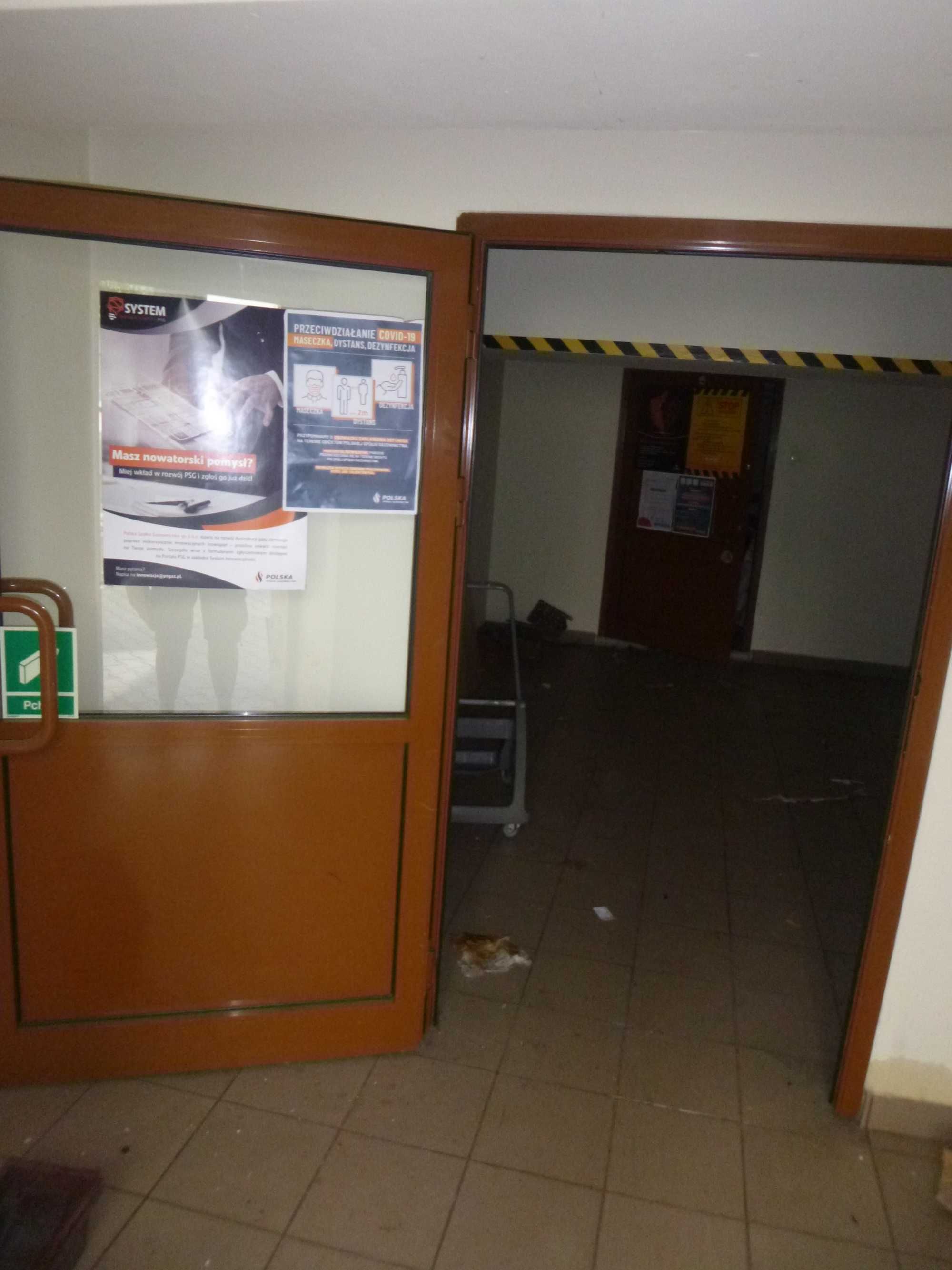 drzwi zewnętrzne wewnętrzne drewniane aluminiowe  płyty armstrong