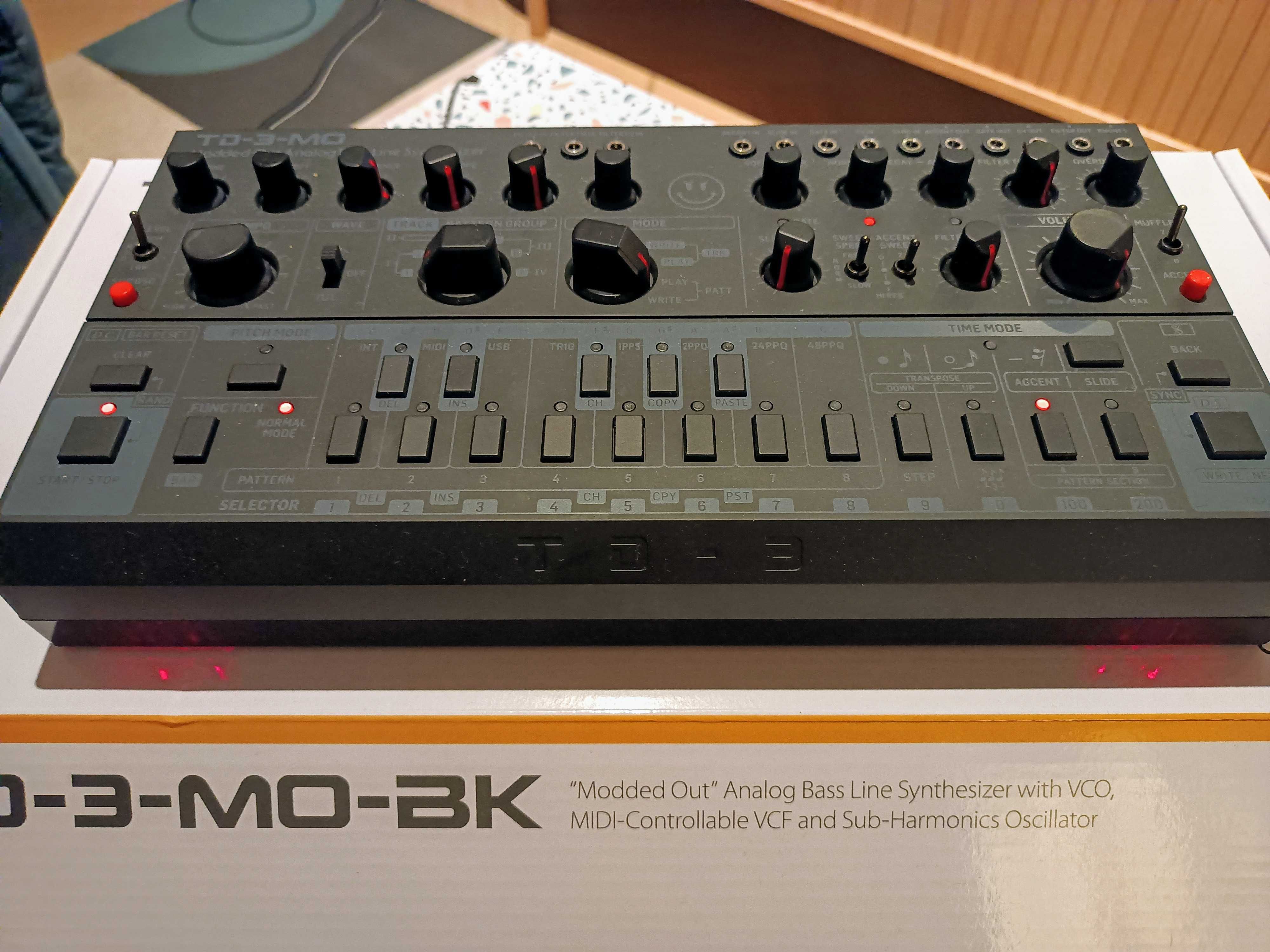 BEHRINGER TD-3-MO-BK - Syntezator analogowy linii basowych