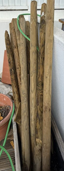 14 estacas madeira tratada. 1 ano de uso.
