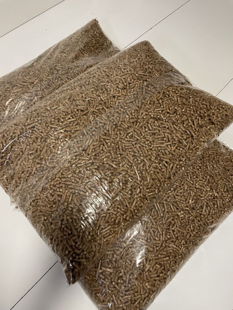 Pellet Świerkowo-Bukowy Premium – Certyfikowany, Bez Pyłu
