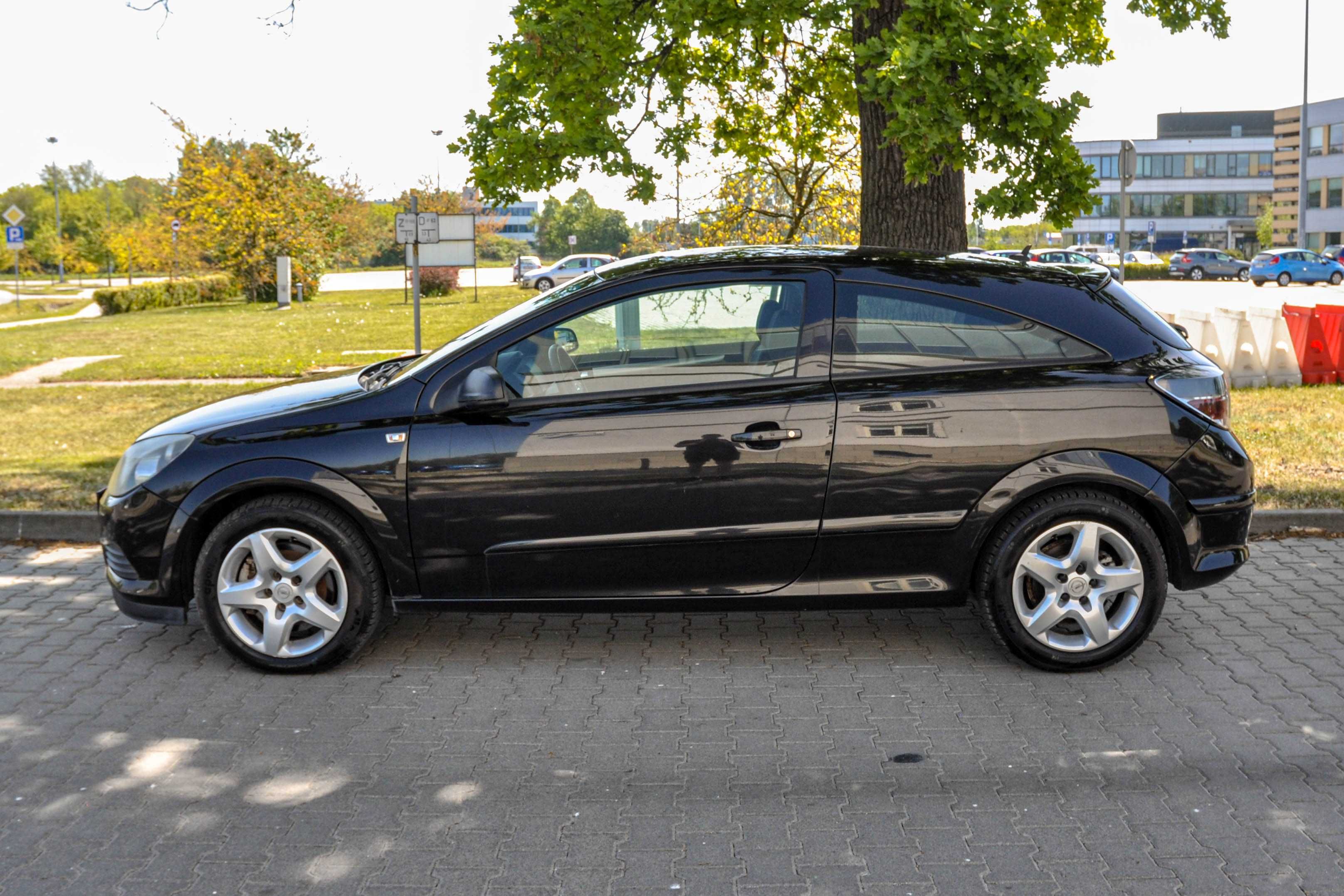 Opel Astra GTC 1,9CDTI Lift Bezwypadkowy