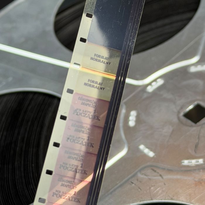 Puszka z filmem z taśmą FOTON 16 mm Ośmionożni drapieżcy B5/112030