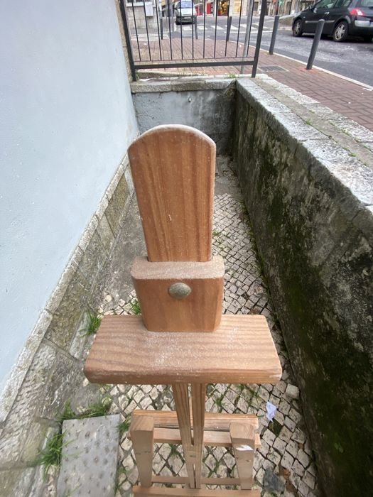 Cavalete em bom estado