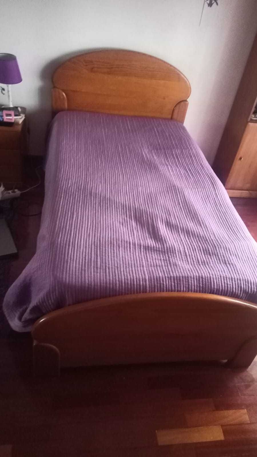 Conjunto de quarto de solteiro em pinho mel maciço