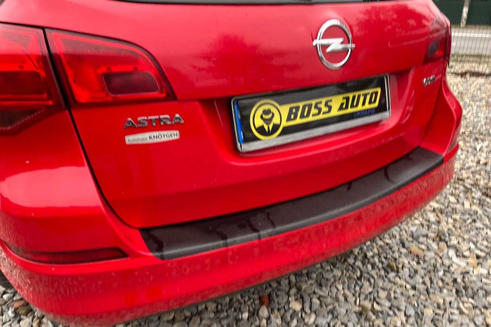 Opel Astra 2011 року