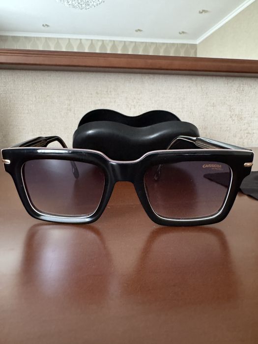 Сонцезахисні окуляри Carrera