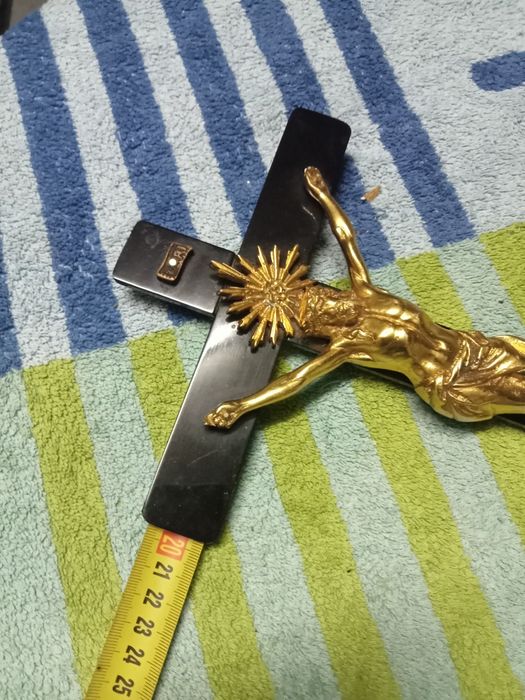 Vendo dois crucifixo em bom estado
