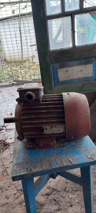 Електричний двигун