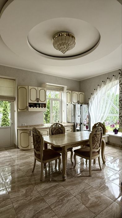 Будинок у нагірній частині міста, район ресторану «Armenia»