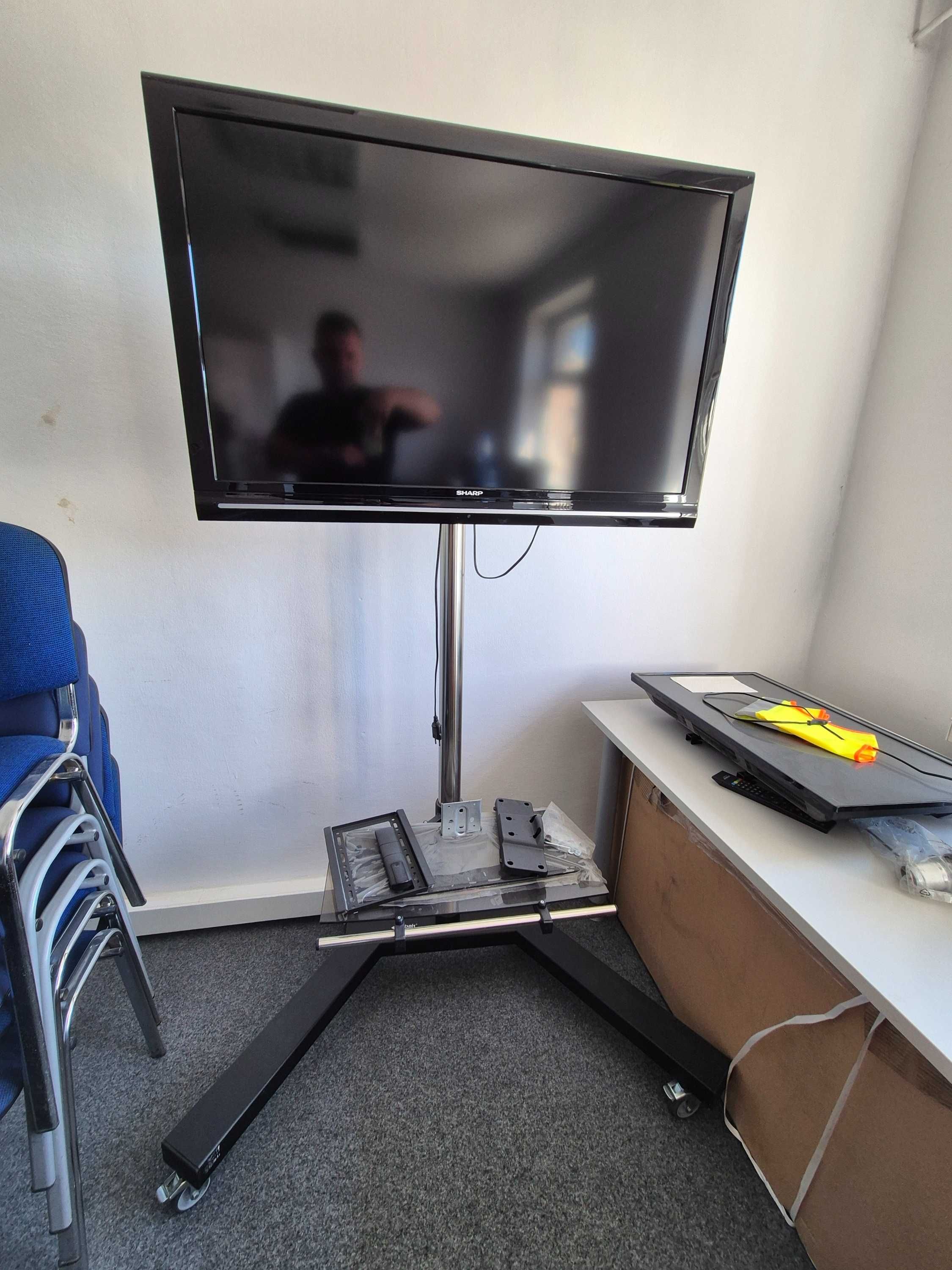 Edbak Stand stojak do ekranu na kółkach z telewizorem