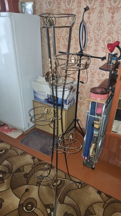 Металевий квітковий стенд / полиця / ковані, для 7 горщиків.