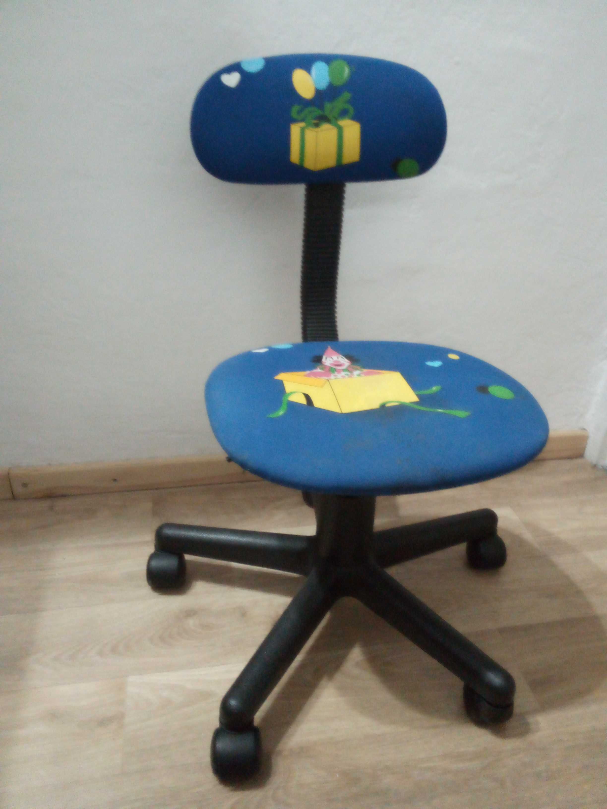 Fotel obrotowy dla dziecka 4-10lat