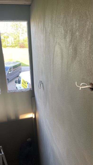 Tynki Cementowo-Wapienne prostuja sciany.