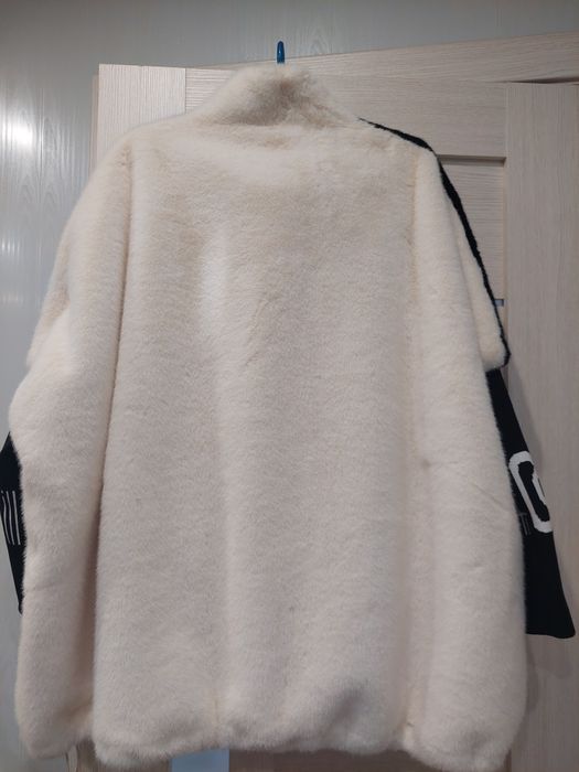 Нова біла шуба з лампасами,хутро під норку,на дубляжі.