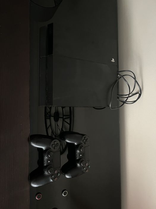 Playstation 4 com 2 comandos
