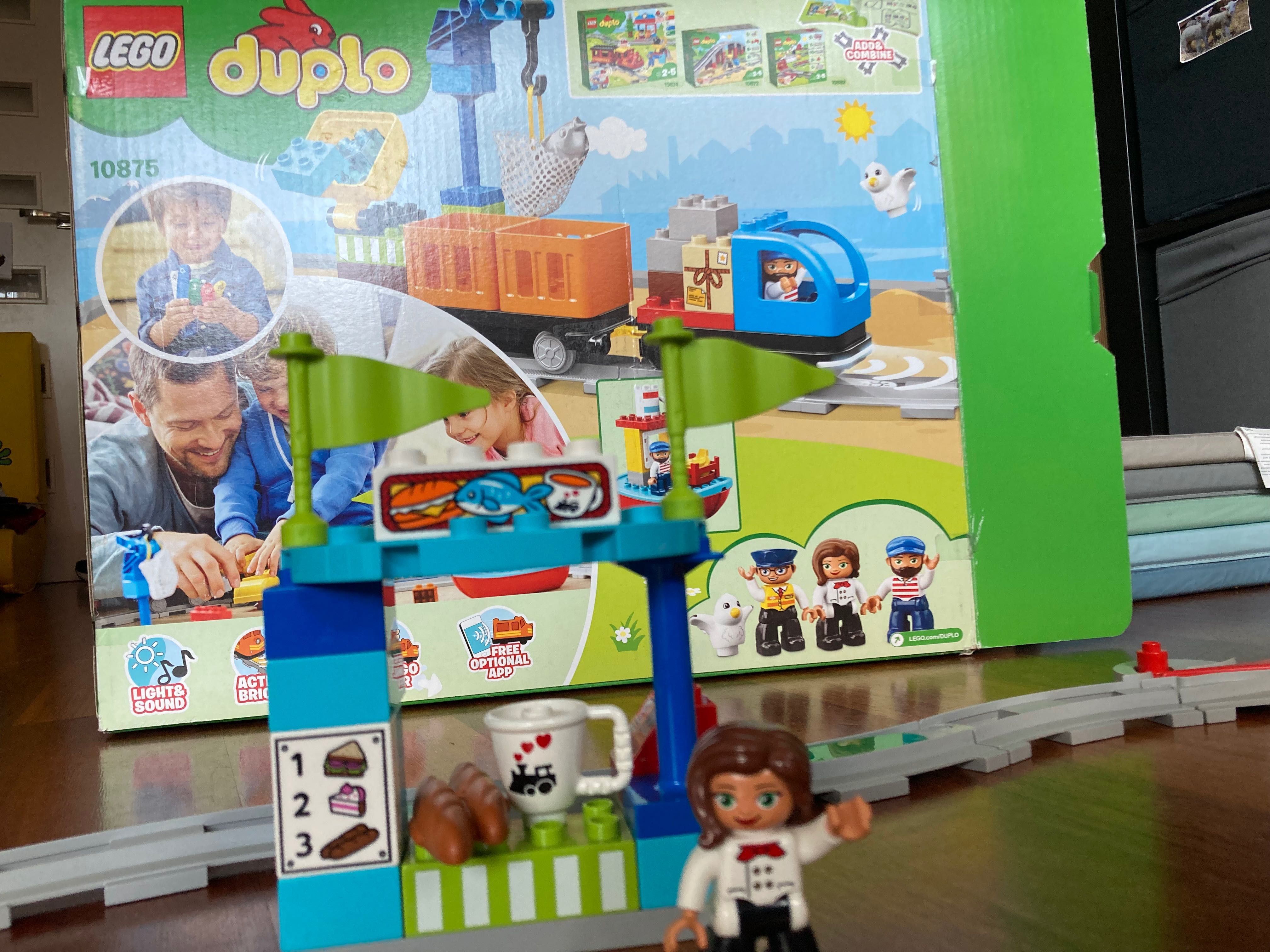 Klocki LEGO DUPLO Pociąg towarowy 10875 + tory 10882 + wiadukt 10872